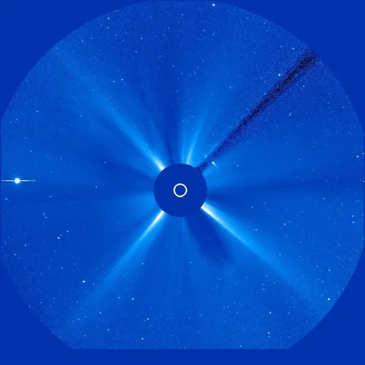 Дальняя корона Солнца
