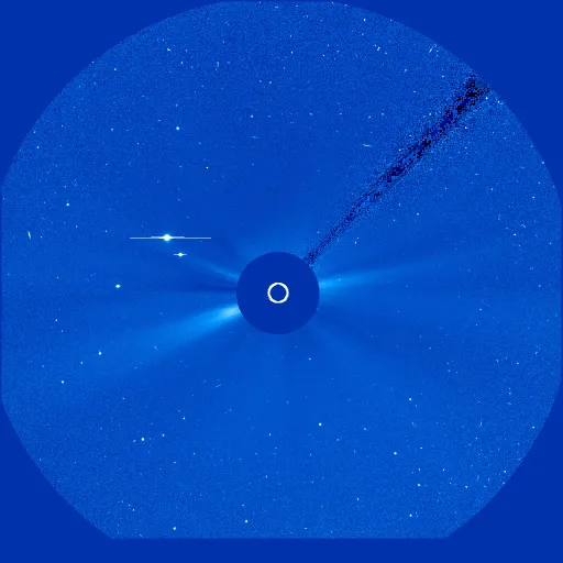 Дальняя корона Солнца