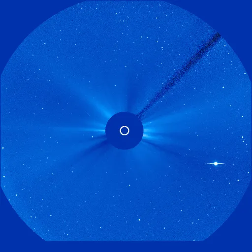 Дальняя корона Солнца