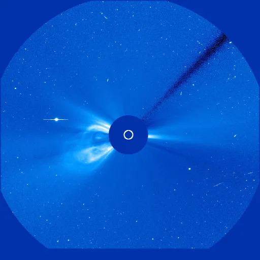 Дальняя корона Солнца