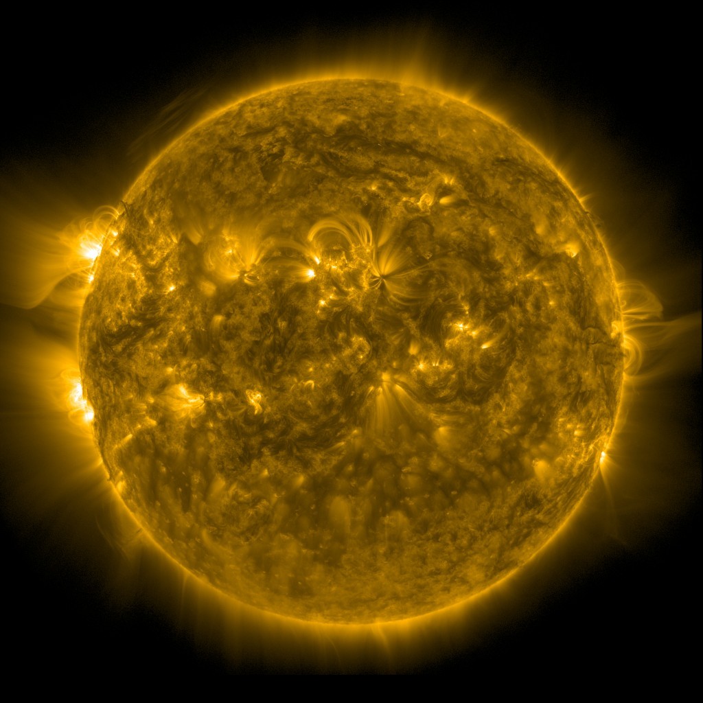 Корона Солнца — снимок SDO/AIA от 19 мая 2025 года